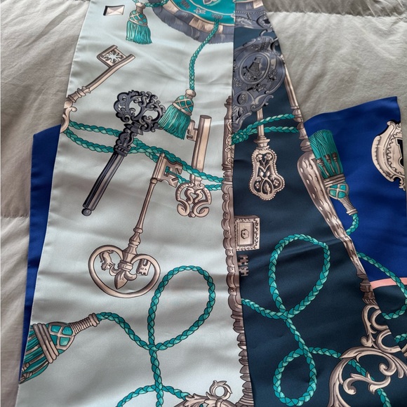 Hermes Blue silk Scarf Twilly - Picture 5 of 8